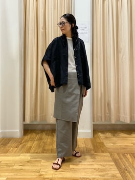 「URBAN RESEARCH DOORS（アーバンリサーチドアーズ）のラップレイヤードストレートパンツ（その他パンツ、グレー系）」を使った、kimmyさん（レディース・168cm）の夏コーディネート