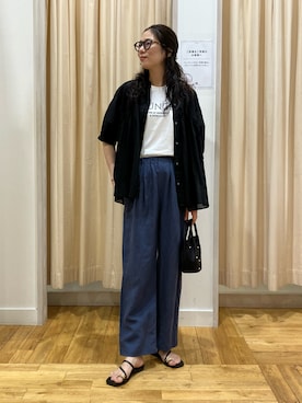「URBAN RESEARCH DOORS（アーバンリサーチドアーズ）のリネン混イージーパンツ（その他パンツ、ブルー系）」を使った、kimmyさん（レディース・168cm）の夏コーディネート