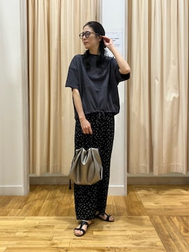 「URBAN RESEARCH DOORS（アーバンリサーチドアーズ）のヘムドロストプルオーバー（Tシャツ/カットソー、グレー系）」を使った、kimmyさん（レディース・168cm）の夏コーディネート