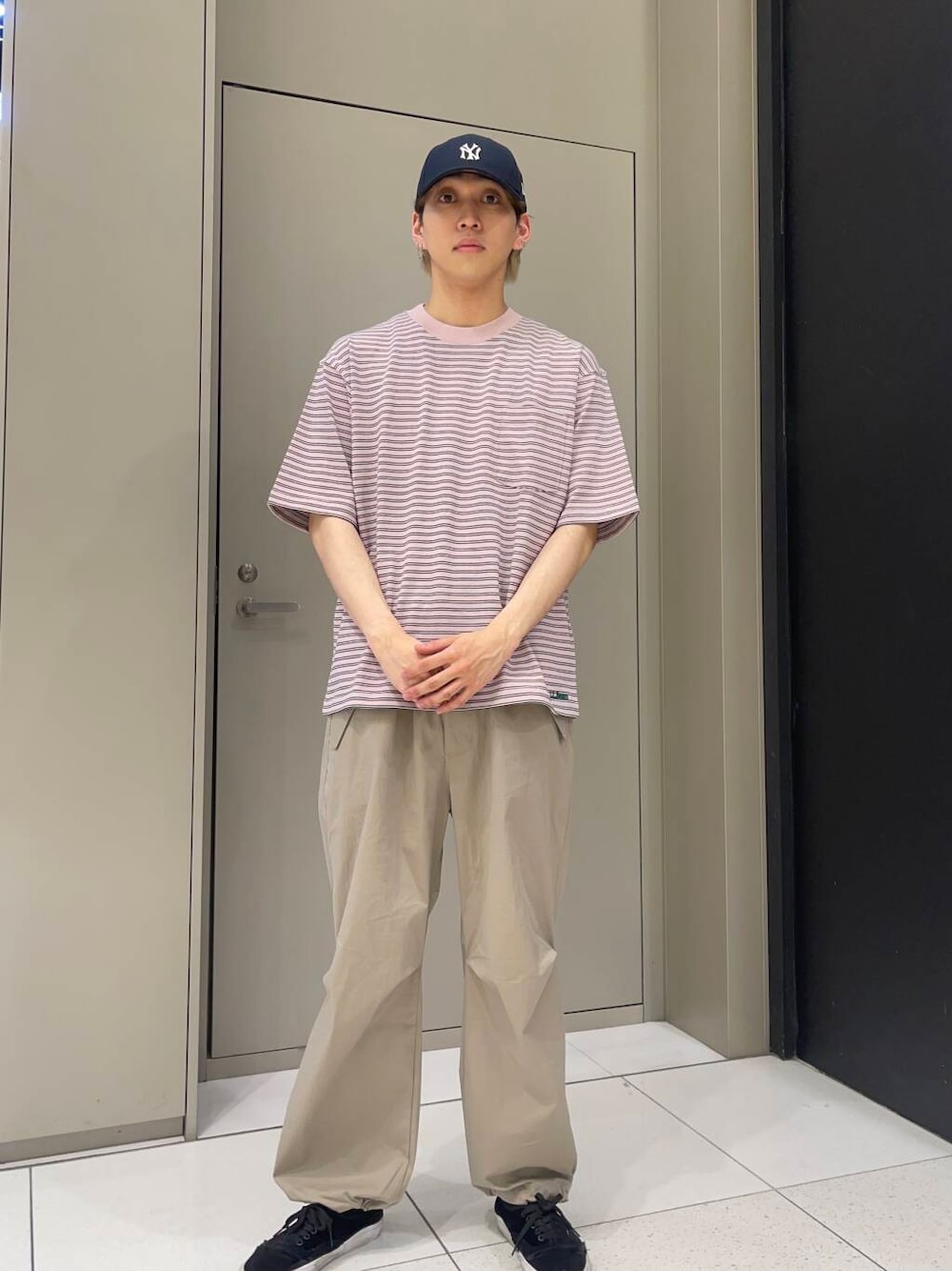 「カジュアル、デートコーデ、休日コーデ、newarrival、メンズ、llbean、春色コーデ、春カラーコーデ、初夏のお出掛けコーデ、外遊びコーデ、私の推し新作アイテム」｜「NEW ERAの『別注』New Era×Sonny Label　RetroCrown 9FIFTY（キャップ、ブルー系）」を使った、Hirotoさん（メンズ・178cm）の春コーディネートの1枚目の写真