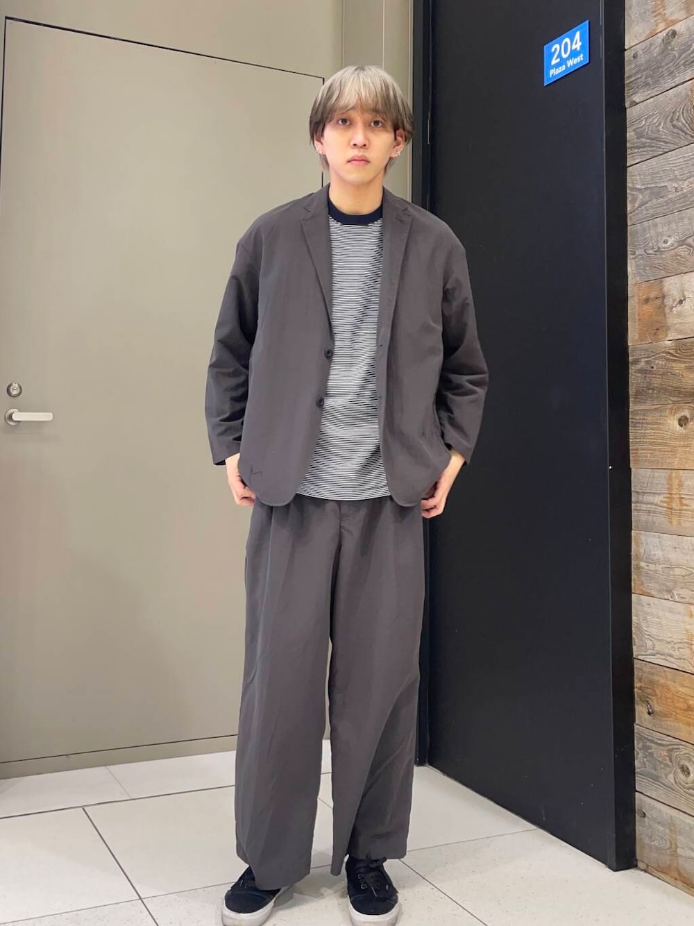 「セットアップ、カジュアル、デートコーデ、休日コーデ、newarrival、メンズ、高身長おススメアウター、外遊びコーデ、私の推し新作アイテム、最旬アウターコーデ」｜「Russell Athleticの『別注』RUSSELL ATHLETIC×UR　BORDER LONG SLEEVE T-SHIRT（Tシャツ/カットソー、ブラック系）」を使った、Hirotoさん（メンズ・178cm）の春コーディネートの1枚目の写真