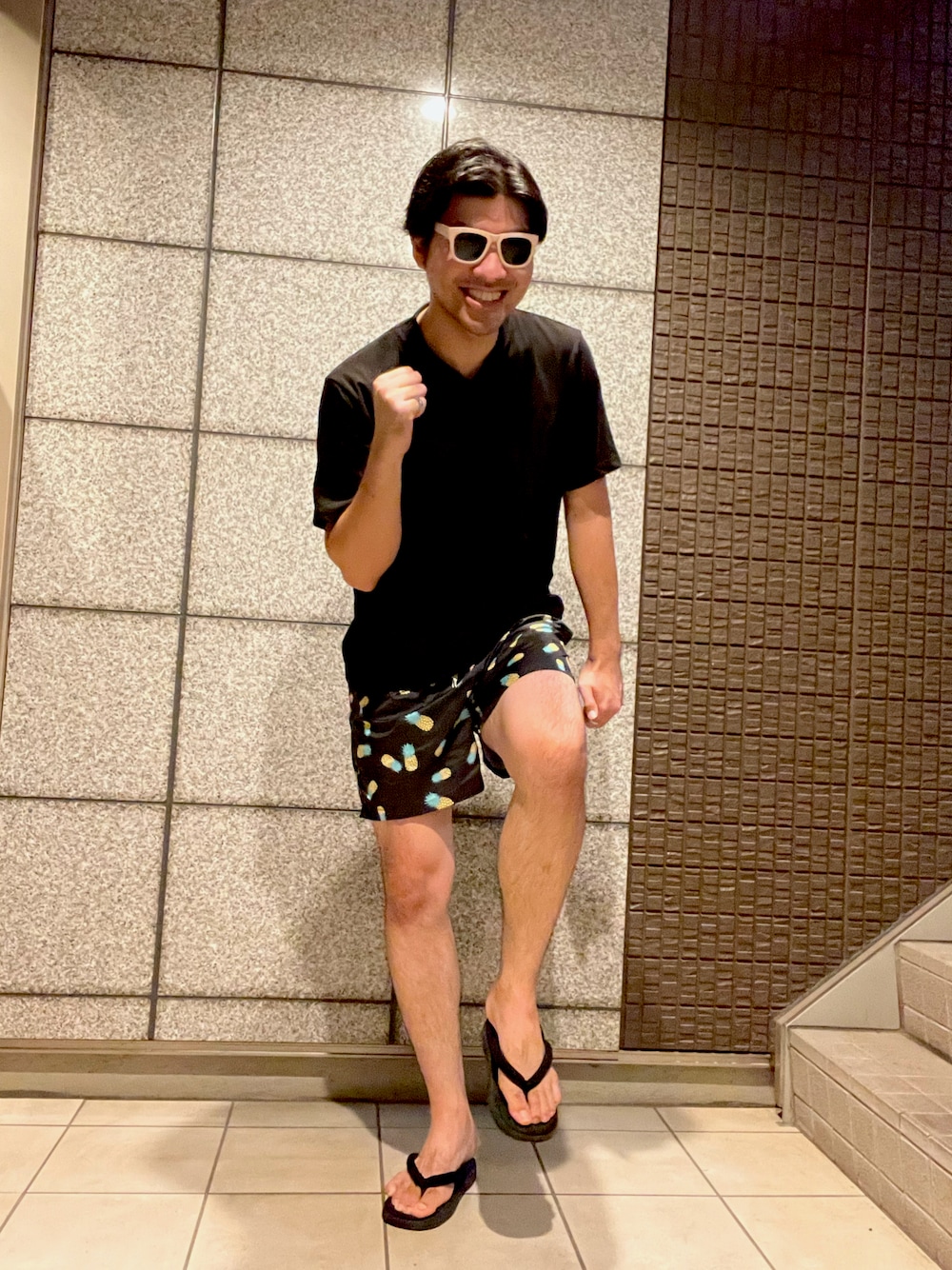 「シンプル、カジュアルコーデ、ootd、ビーチスタイル、海パン、おしゃれさんと繋がりたい、夏コーデ、柄パンツ、GU、ambsn、無印良品、passim、taboo、orecchio、雪駄」｜「GUのアイテム（Tシャツ/カットソー、ブラック系）」を使った、takayoichiさん（メンズ・187cm）の夏コーディネートの1枚目の写真