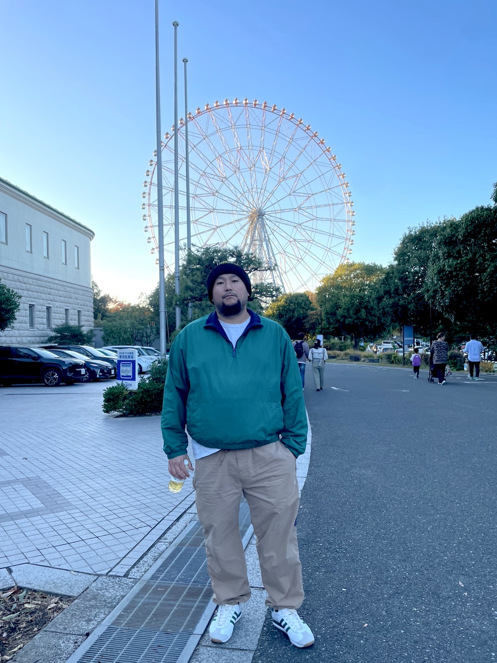 「アディダス、古着MIX、ニット帽、ハーフジップ、ピクニックコーデ、ヒゲおじコーデ、ぽっちゃりコーデ」｜「INFIELDER DESIGNのアイテム（ニットキャップ/ビーニー、ブラック系）」を使った、ひできんぐさん（メンズ・178cm）の冬コーディネートの1枚目の写真