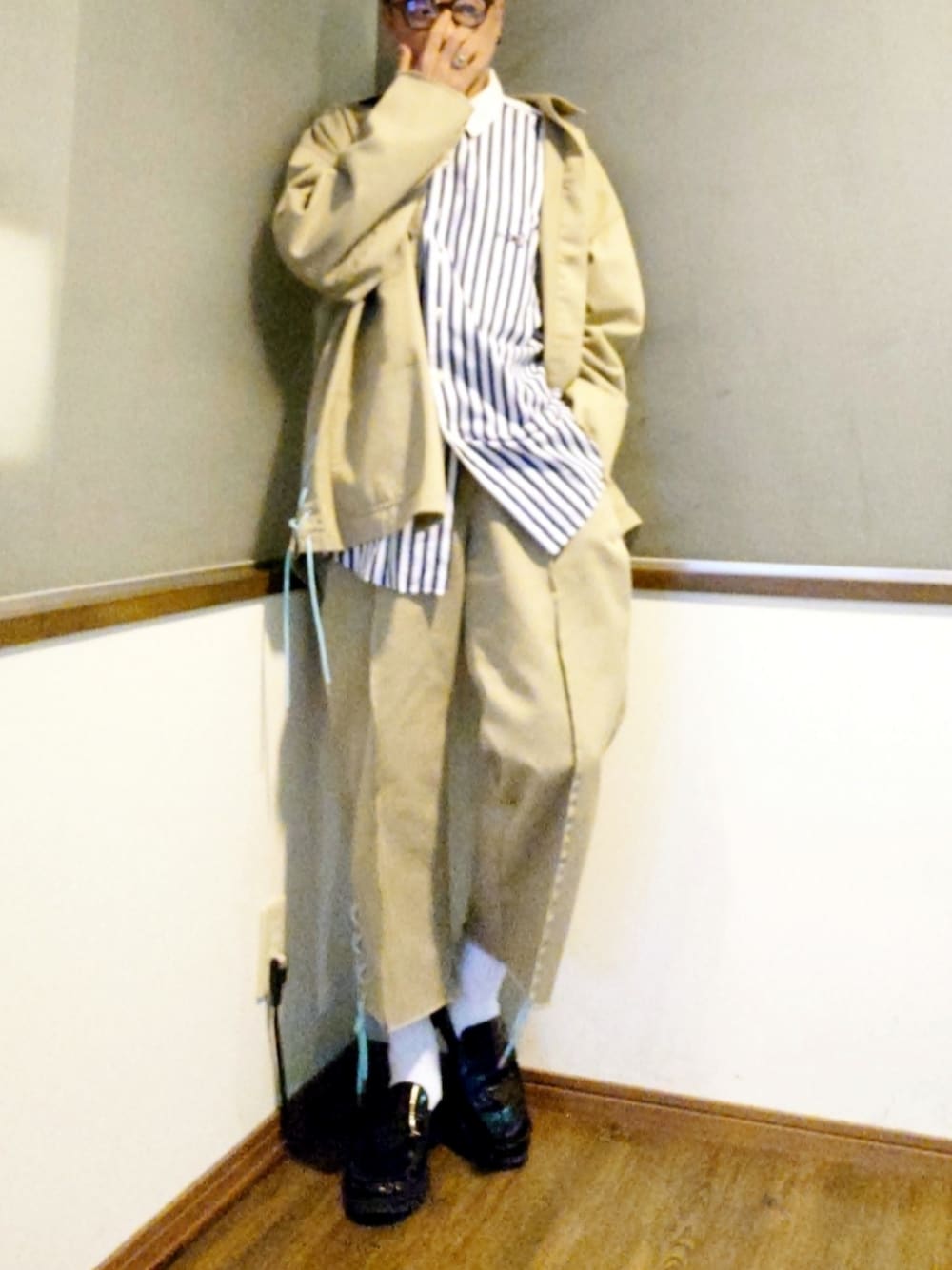 「最近のいい感じコーデ、セットアップ、大人カジュアル、ストライプシャツ、古着MIX、ローファー、メガネ男子、シンプルコーデ」｜「ROYAL FLASHのel conductorH/コンダクター/x Dickies CLASSIC T/C COVERALL JKT（カバーオール、ベージュ系）」を使った、P３さん（骨格ナチュラル・メンズ・178cm）の春コーディネートの1枚目の写真