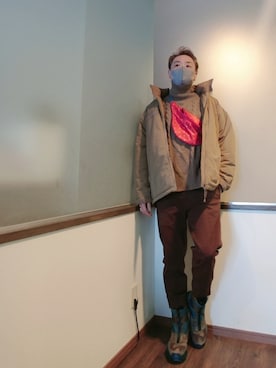 「SHINYAKOZUKA（シンヤコヅカ）のアイテム（チノパンツ）」を使った、P３さん（メンズ・178cm）の冬コーディネート