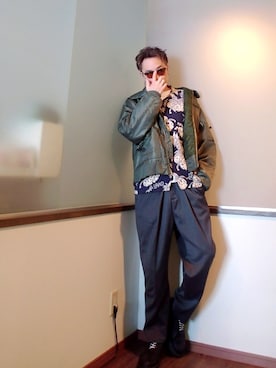 「glamb（グラム）のアイテム（スラックス）」を使った、P３さん（メンズ・178cm）の春コーディネート