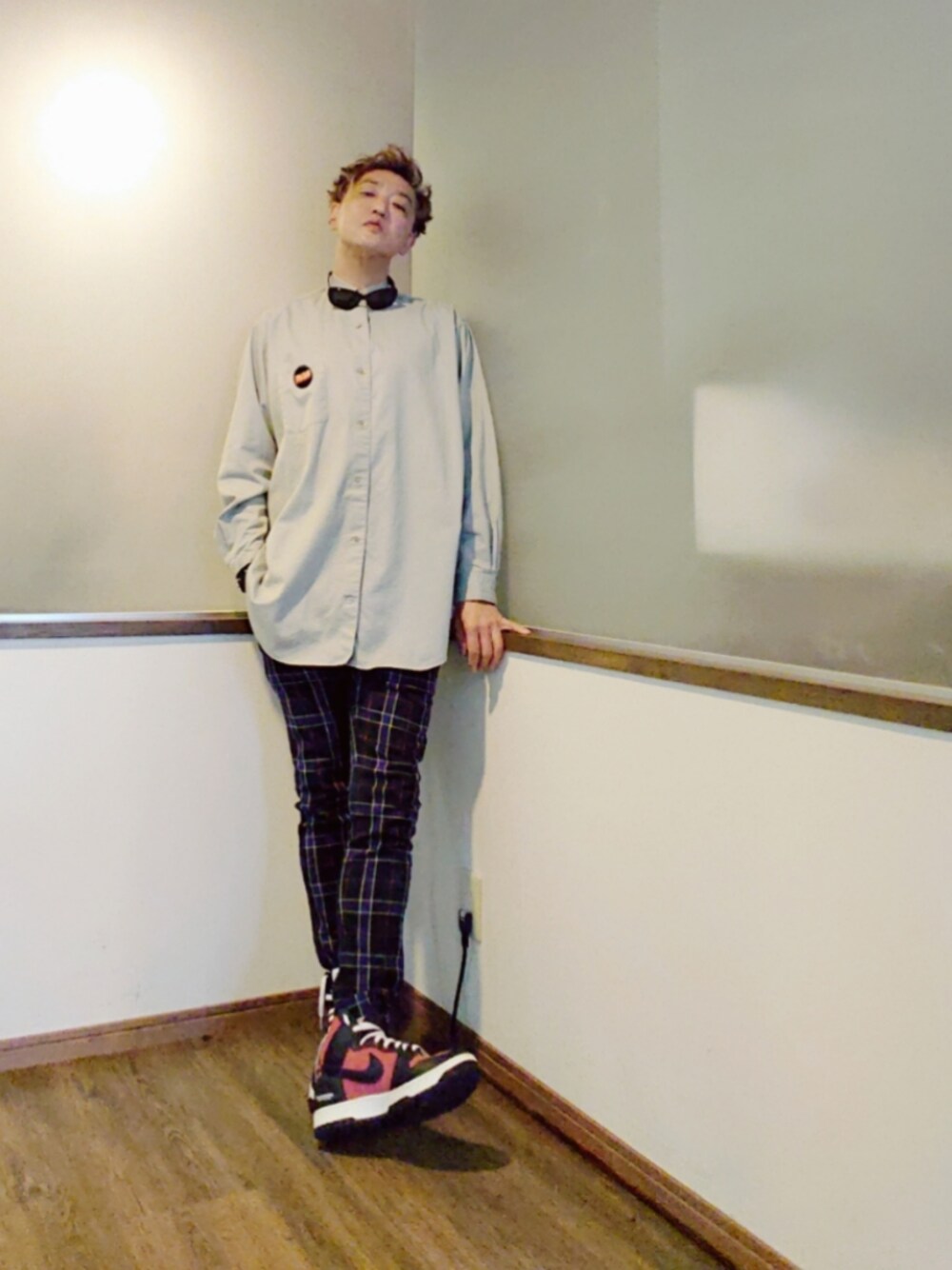 「カジュアルコーデ、チェック、チェックパンツ、ビッグシルエット、ハイカットスニーカー、シャツスタイル、サングラス、メガネ男子、秋服準備はじめました、秋のコーデ、秋コーデ、カラーパンツ、韓国ファッション」｜「jam home made&ready madeのアイテム（サングラス、ブラック系）」を使った、P３さん（メンズ・178cm）の秋コーディネートの1枚目の写真