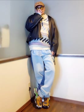 「off white（オフホワイト）のアイテム」を使った、P３さん（メンズ・178cm）の冬コーディネート