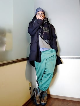 「アイテム（スニーカー）」を使った、P３さん（メンズ・178cm）の冬コーディネート