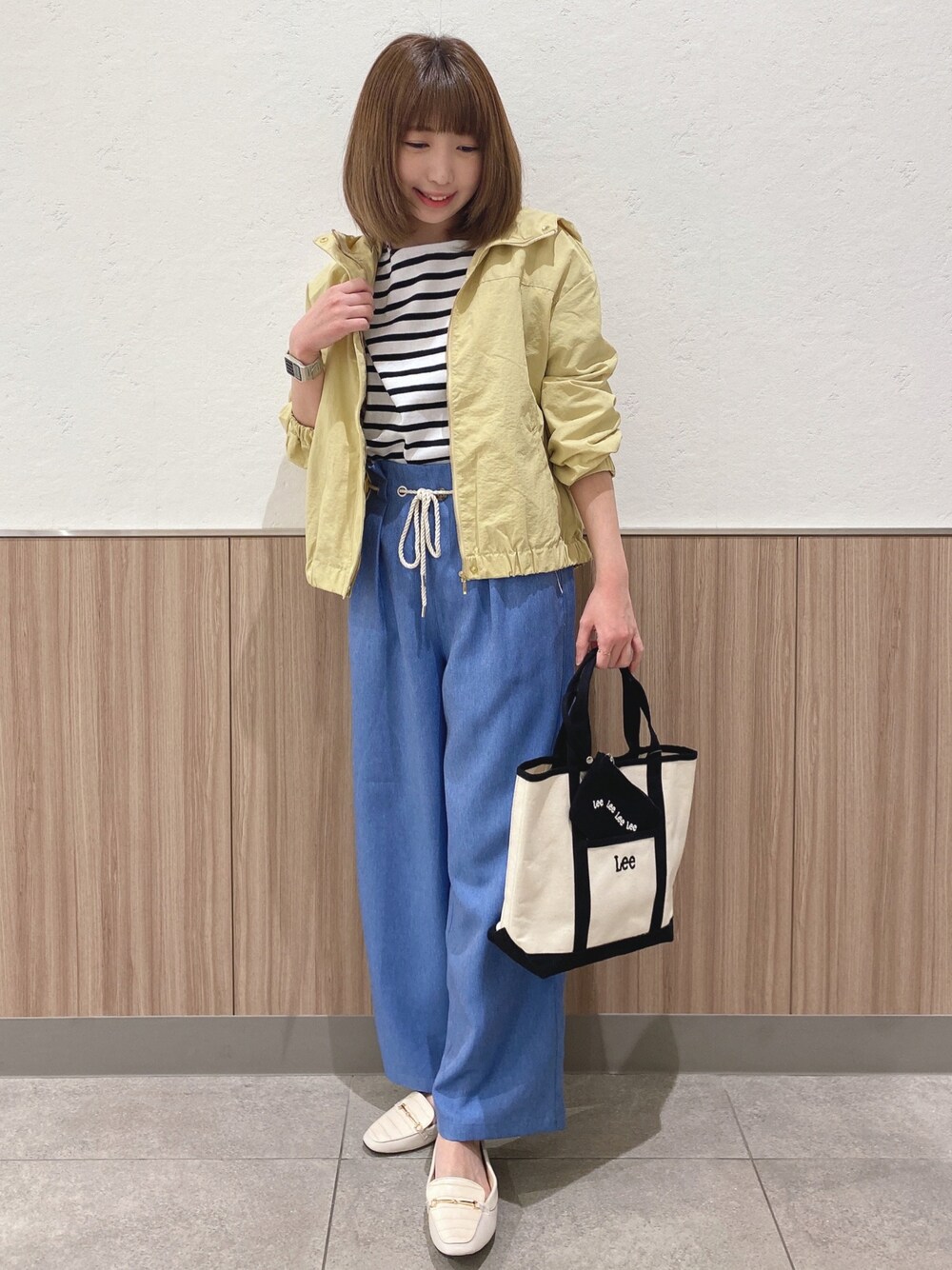 「マウンテンパーカー、ボーダー、イエロー、ロンT、大人カジュアル、春アウター、パンツスタイル、春コーデ、シューラルー、カラー×コーデ」｜「DRESKIPの撥水裾ギャザーナイロンマウンテンパーカー（ブルゾン、イエロー系）」を使った、RA★SEさん（レディース・162cm）の春コーディネートの1枚目の写真