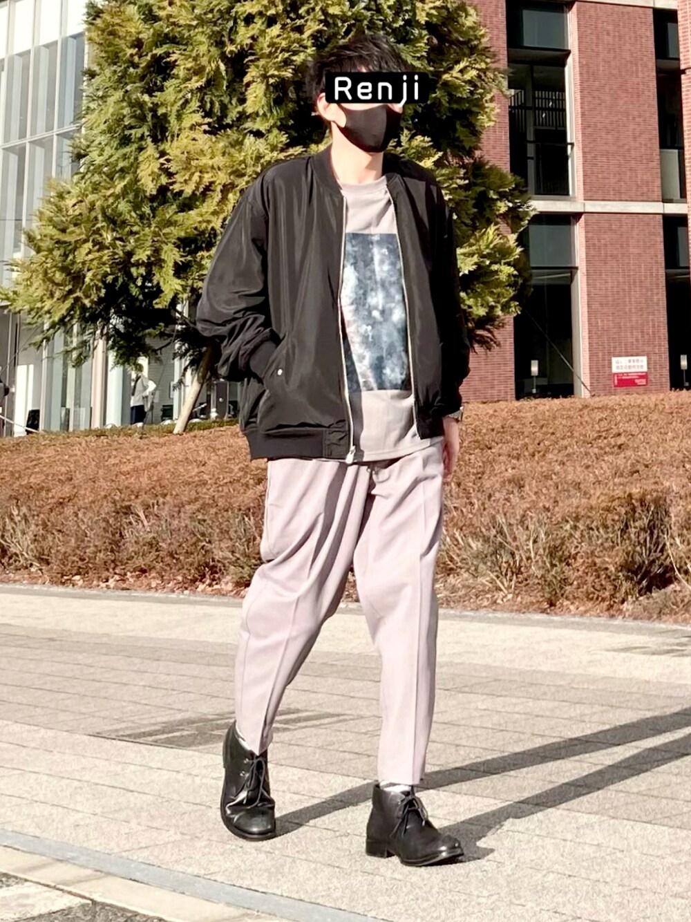 グリーン系のMA-1、グレー系のTシャツ/カットソー、その他のその他を着用したメンズの冬コーディネートの1枚目の写真