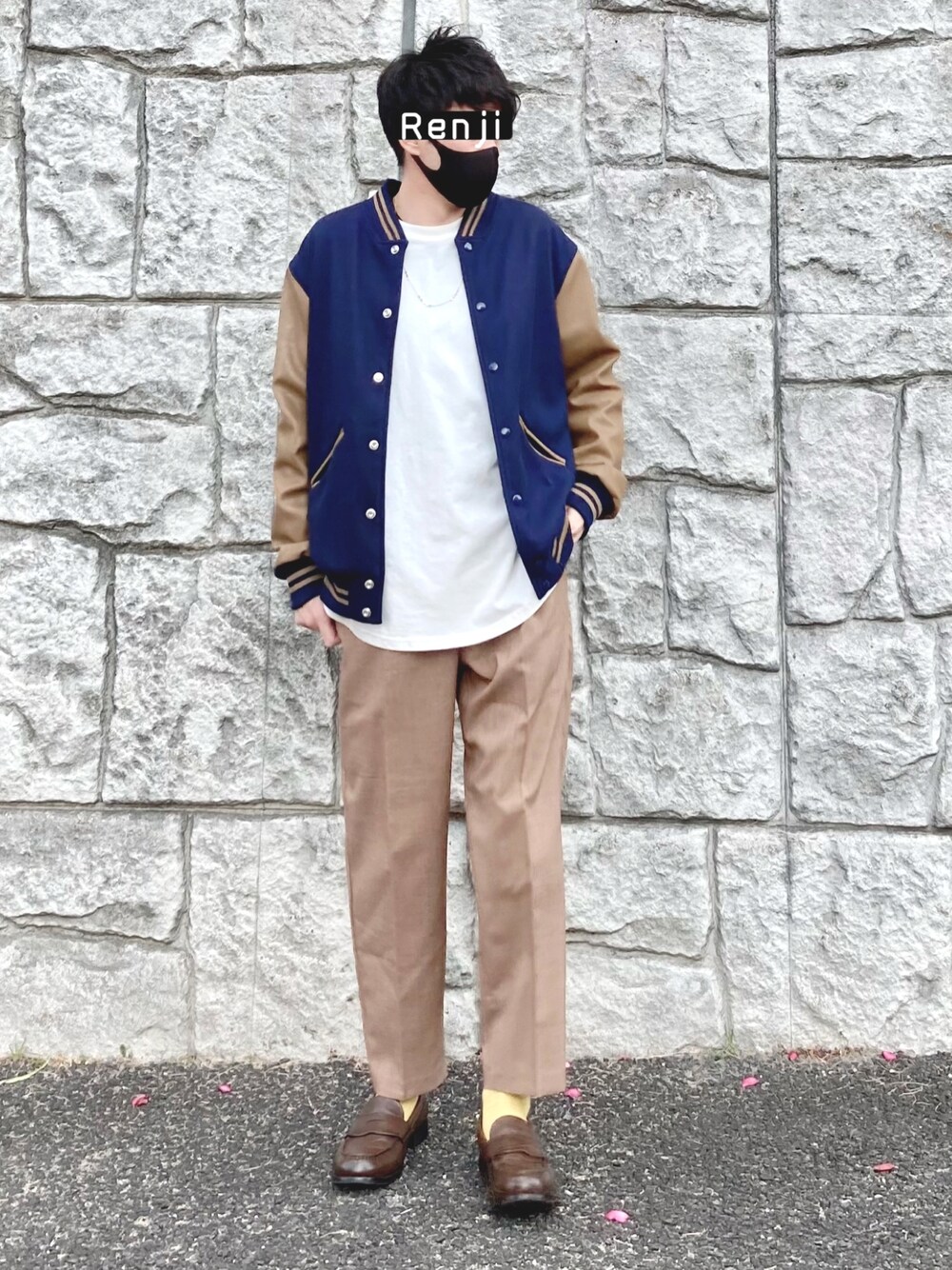 「Sonny　Label、SonnyLabel、サニーレーベル、スタジャン、カットソー、スラックス、ローファー、春コーデ、大人カジュアル、ロンT、きれいめカジュアル、シンプル、シンプルコーデ、ブラウン、PR」｜「EBBETS FIELD FLANNELの【別注】EBBETS FIELDS×SonnyLabel　スタジャン（スタジャン、ブルー系）」を使った、Renjiさん（メンズ・173cm）の冬コーディネートの1枚目の写真