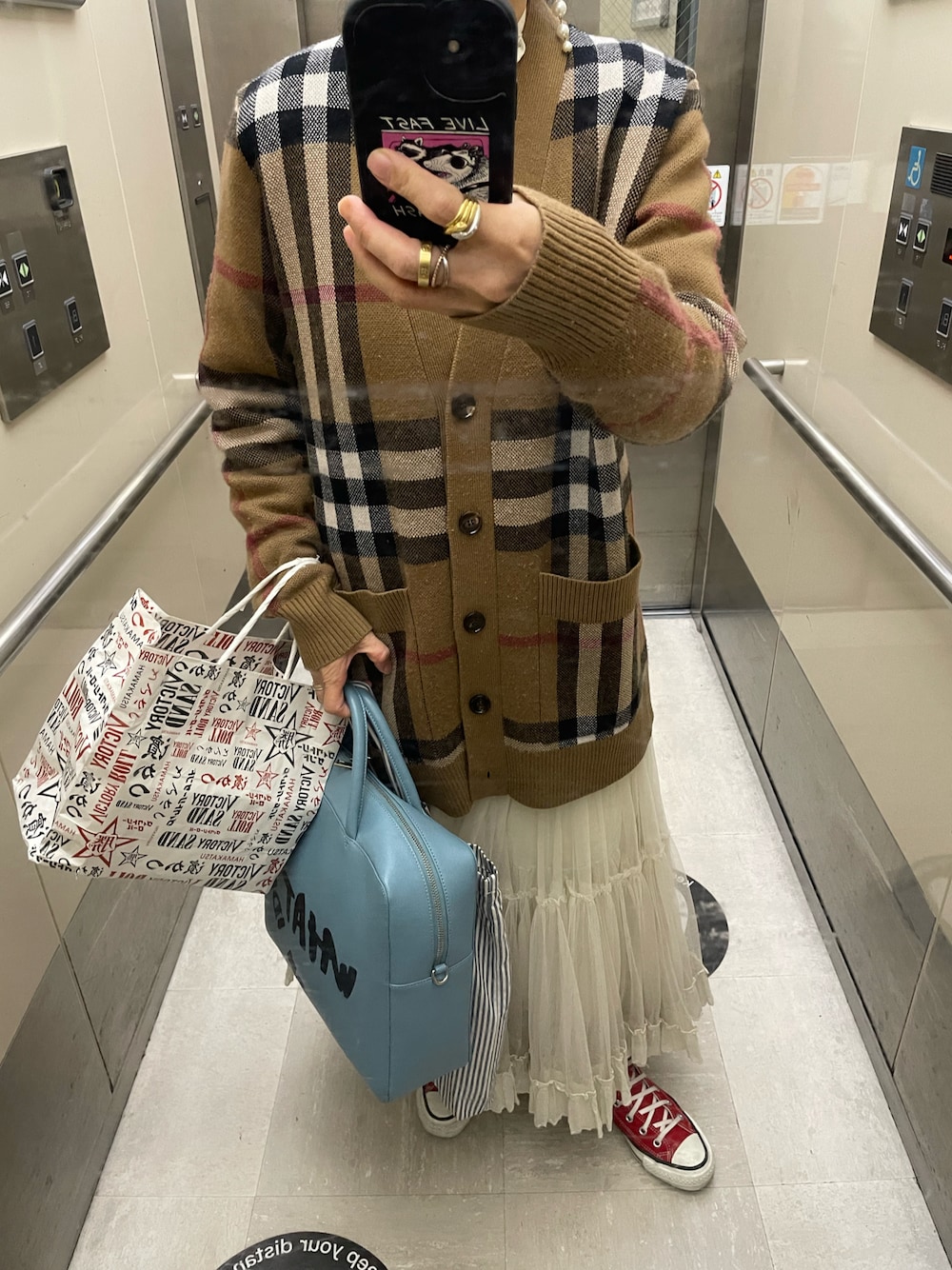 BURBERRYのカーディガン/ボレロ（ブラウン系）を使った人気