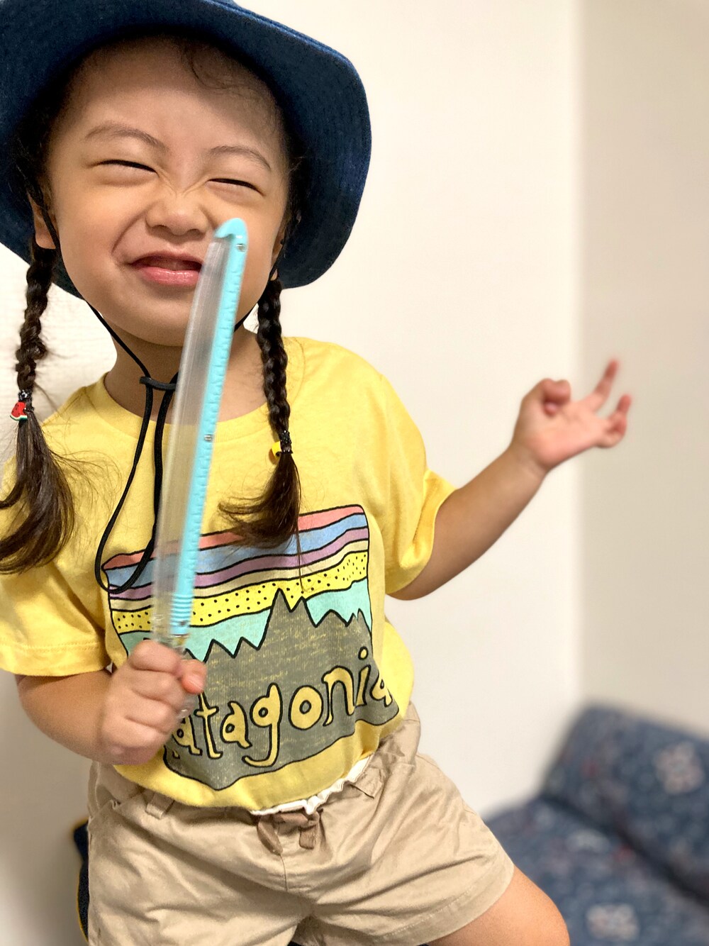 「patagoniaのアイテム（Tシャツ/カットソー、イエロー系）」を使った、home4さん（キッズ・100cm）の夏コーディネートの1枚目の写真