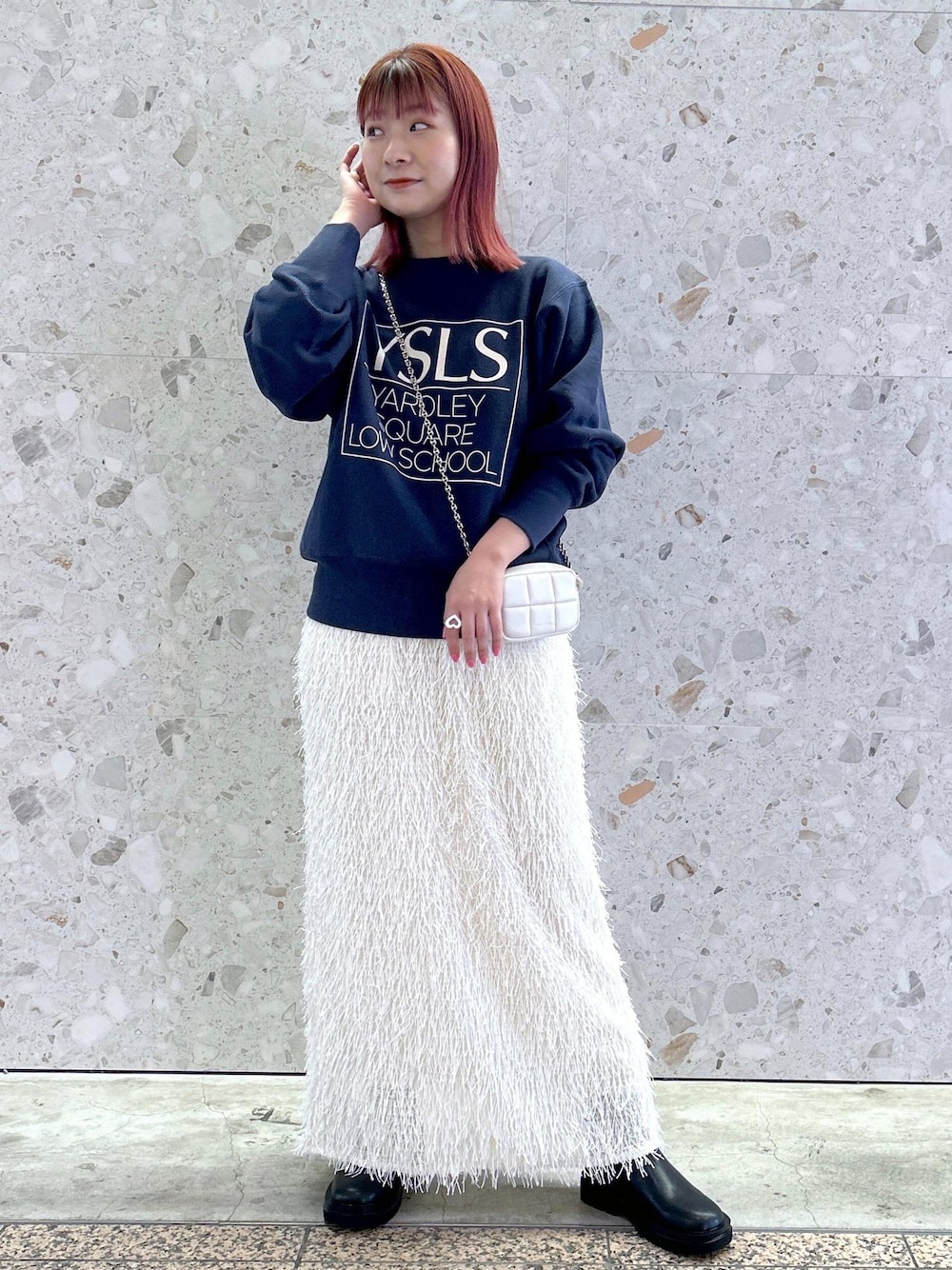 「Champion、チャンピオン、別注、裏起毛、トラックソール、ADD CULUMN、アドカラム、チェーンバッグ、ミニバッグ、ポシェット、provoke、プロヴォーク、フリンジ、ADAM ET ROPÉ、FEMME」｜「ADAM ET ROPE'の［新色追加］トラックソールストレッチブーツ（ブーツ、ブラック系）」を使った、ハヅキさん（レディース・158cm）の秋コーディネートの1枚目の写真
