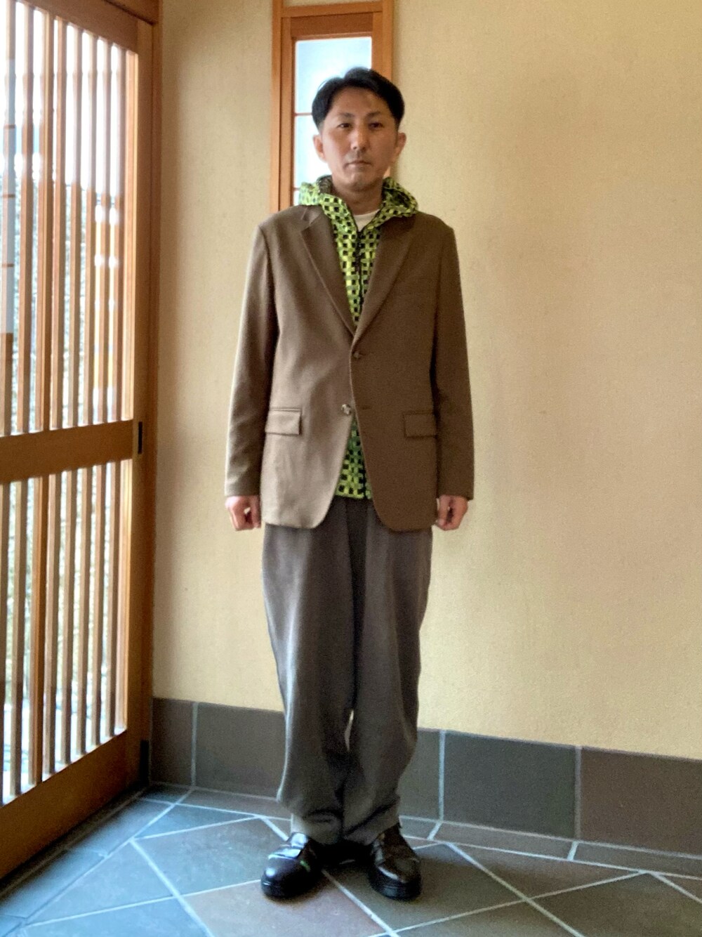「サンダル」｜「UNIQLOのフレンチリブパンツ（スウェットパンツ、グリーン系）」を使った、オッパみさん（メンズ・165cm）の秋コーディネートの1枚目の写真