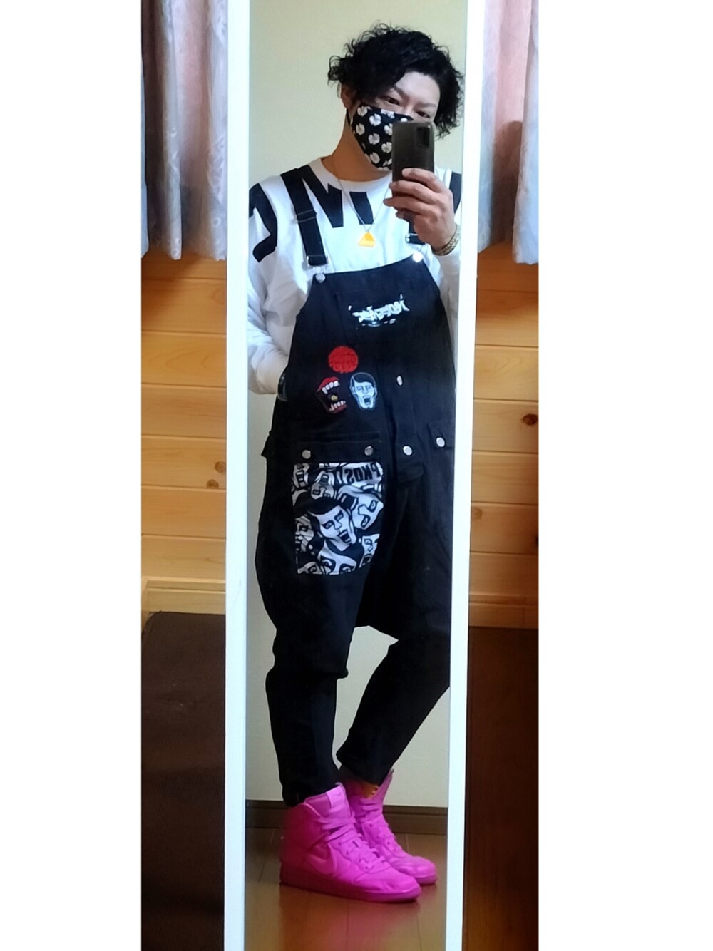 「オーバーオール、ロンT、休日スタイル、スニーカー」｜「NIKE DUNK AMBUSHのアイテム（スニーカー、ピンク系）」を使った、smilingoodsunさん（メンズ・175cm）の春コーディネートの1枚目の写真
