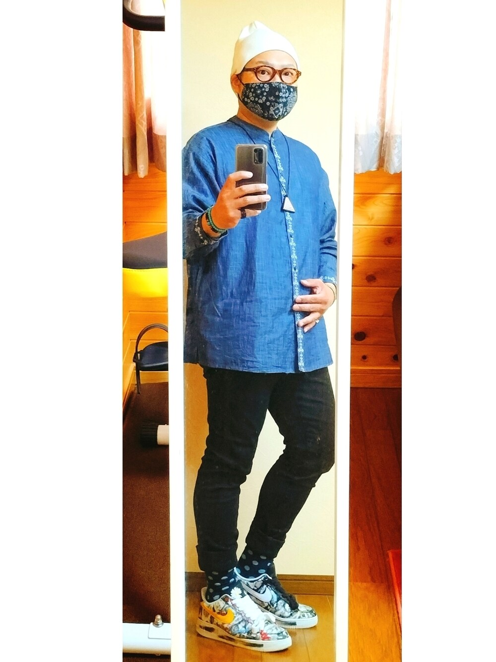 「カジュアル、ストリート、UNIQLO、休日スタイル、黒スキニー、デニム、デニムシャツ、ニット帽、NIKE」｜「Peaceminusone × Nike AF1 Para Noise "Black"

のアイテム（スニーカー、ブラック系）」を使った、smilingoodsunさん（メンズ・175cm）の春コーディネートの1枚目の写真