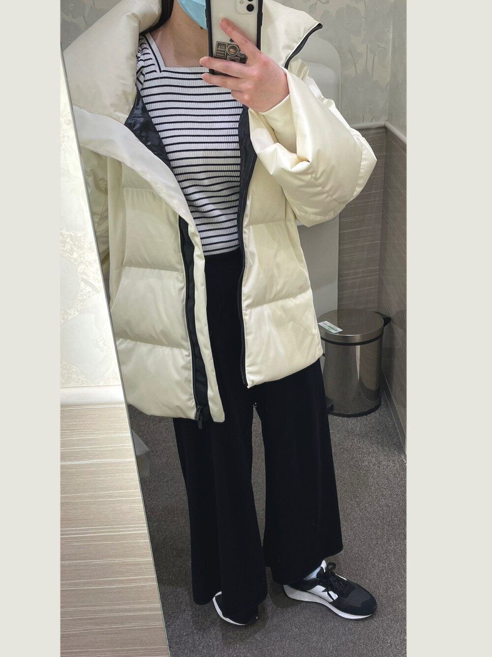 「ジーユー、モノトーン」｜「UNIQLOのアイテム（ダウンジャケット/コート、ホワイト系）」を使った、cocoa_さん（レディース・162cm）の春コーディネートの1枚目の写真