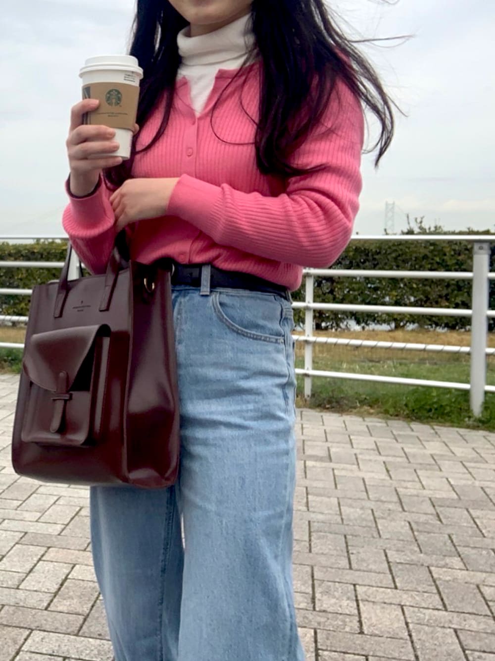 「春コーデ、オトナカジュアル」｜「UNIQLOのヒートテックフリースタートルネックT（長袖）（Tシャツ/カットソー、ホワイト系）」を使った、cocoa_さん（レディース・162cm）の春コーディネートの1枚目の写真