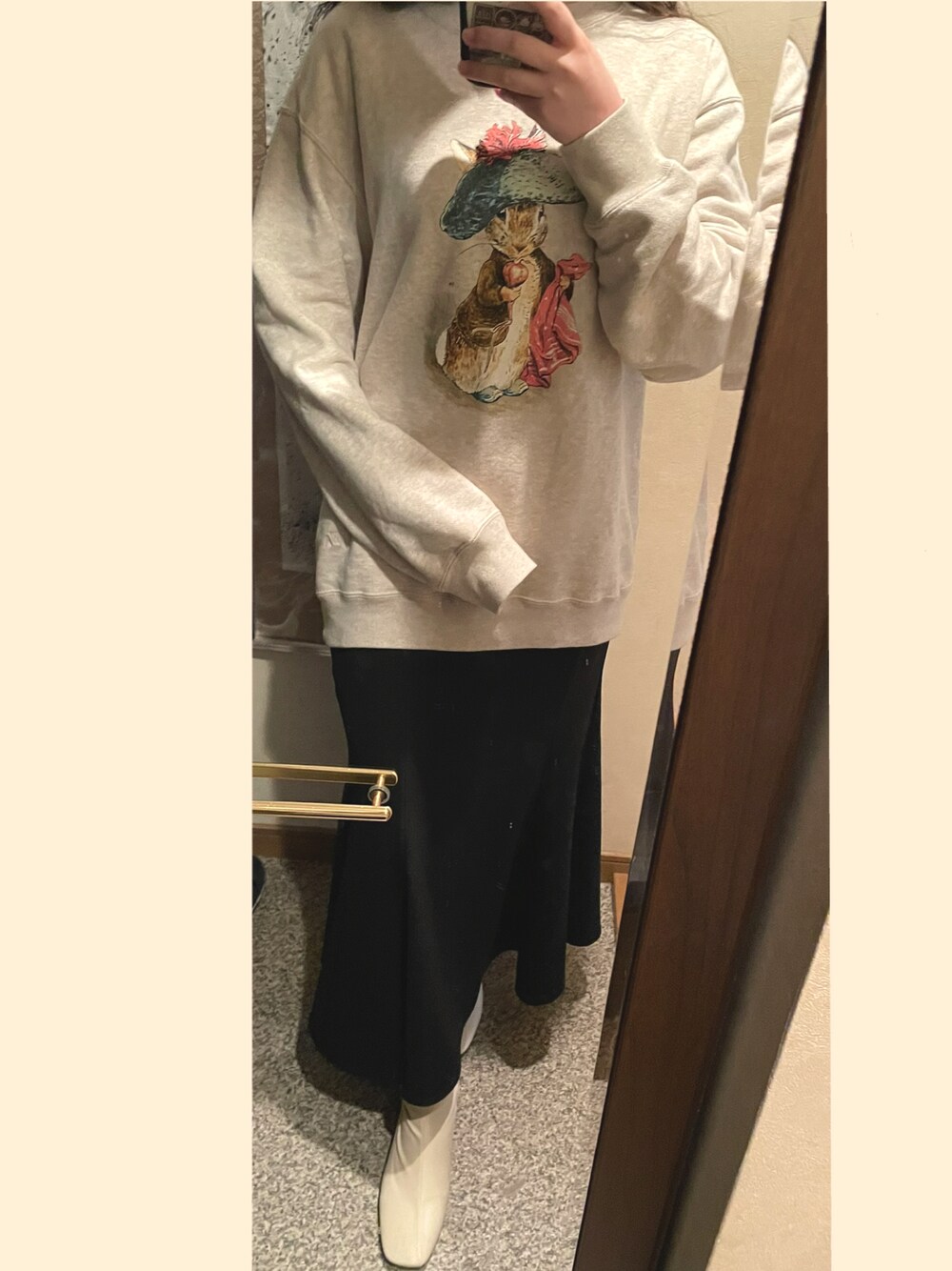 「おろしたて」｜「UNIQLOのアイテム（スウェット、ベージュ系）」を使った、cocoa_さん（レディース・162cm）の春コーディネートの1枚目の写真