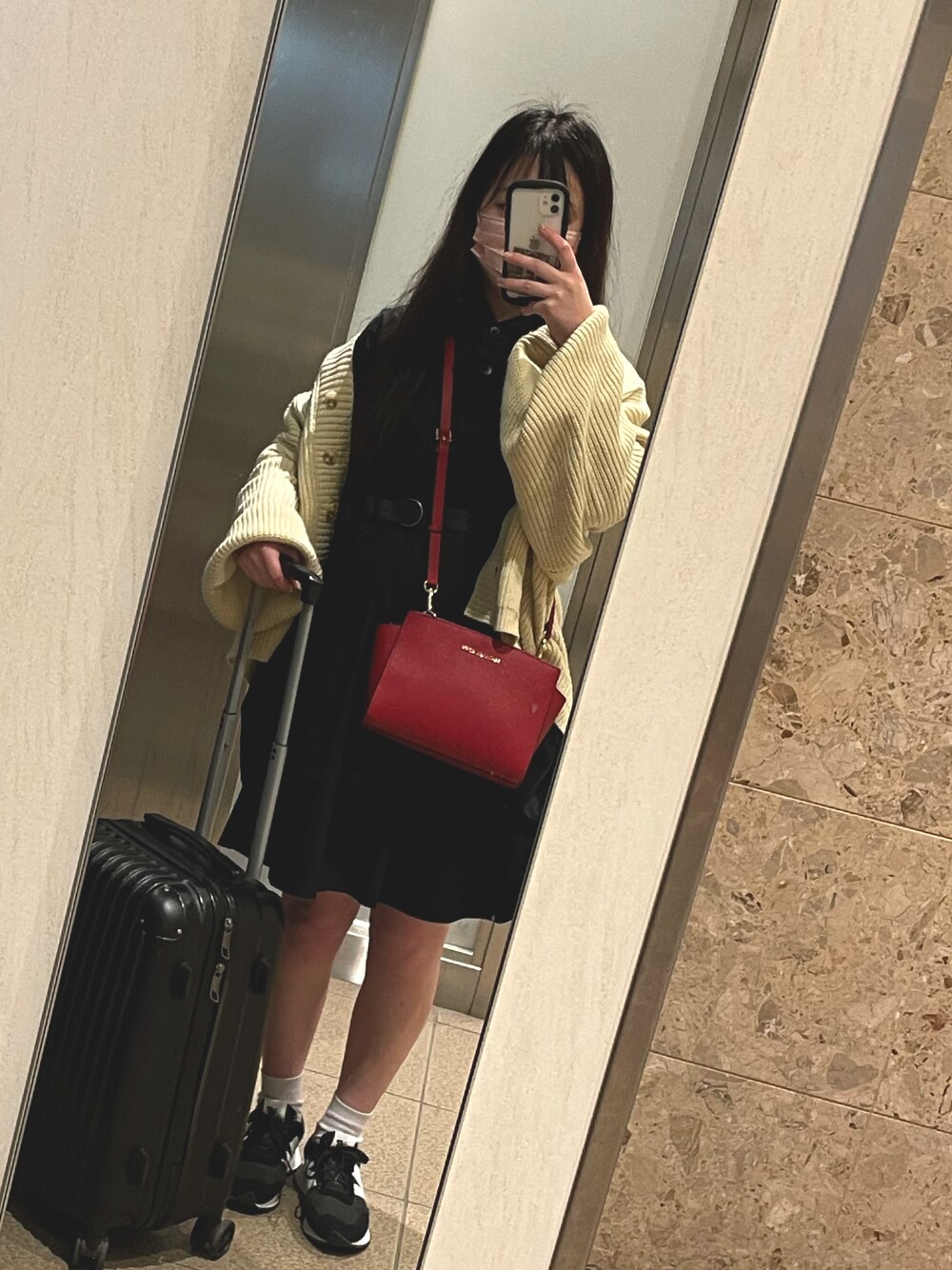 「スニーカー、旅行コーデ」｜「NEW BALANCEのWS237（スニーカー、ブラック系）」を使った、cocoa_さん（レディース・162cm）の春コーディネートの1枚目の写真