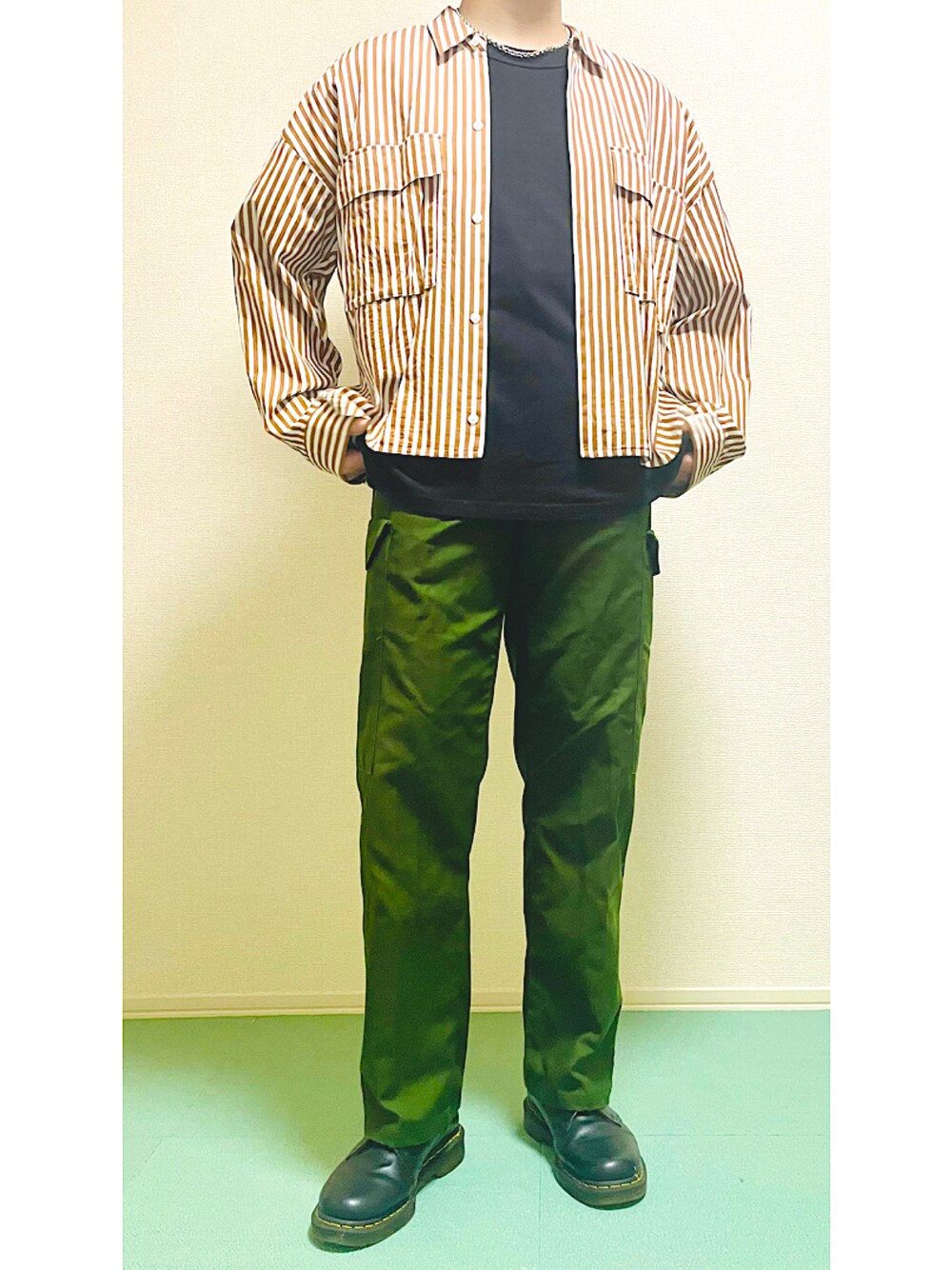 「秋服まるっと大公開、秋服準備はじめました、秋服、カーゴパンツ、メンズコーデ、ストライプ」｜「Dr. MartensのDr.Martens / ドクターマーチン 1461 3EYE GIBSON SHOE 3ホール ギブソン シューズ ブーツ（ブーツ、ブラック系）」を使った、かんべえさん（メンズ・170cm）の秋コーディネートの1枚目の写真