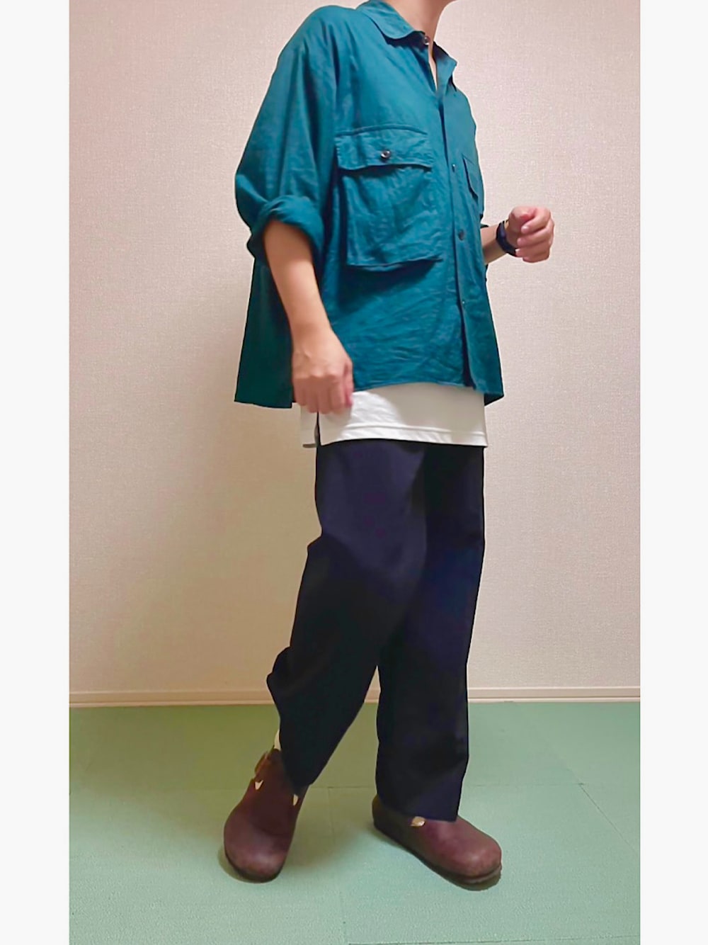 「グリーン、シンプルコーデ、秋こーで、秋服準備はじめました、タンクトップ」｜「BIRKENSTOCKの【入庫禁止】LONDON/ロンドン （MEN）（その他シューズ、ブラウン系）」を使った、かんべえさん（メンズ・170cm）の秋コーディネートの1枚目の写真
