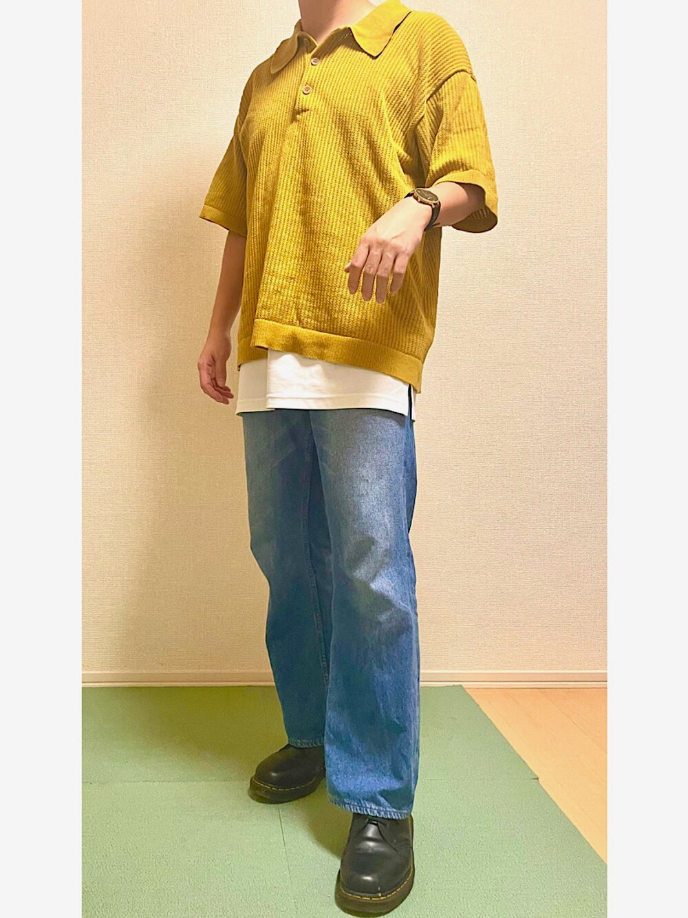 「カジュアルコーデ、デニムパンツ、オーバーサイズ、リラックススタイル」｜「ADAM ET ROPE'の加工デニムパンツ（デニムパンツ、ブルー系）」を使った、かんべえさん（メンズ・170cm）の秋コーディネートの1枚目の写真