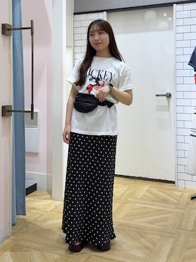 「LOWRYS FARM（ローリーズファーム）のストレッチサテンスカート　 290120（スカート、ブラック系）」を使った、るりこさん（レディース）の夏コーディネート
