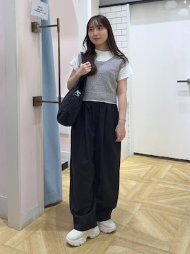 「LOWRYS FARM（ローリーズファーム）のイージーワイドカーブパンツ 327286（その他パンツ、ブラック系）」を使った、るりこさん（レディース）の春コーディネート