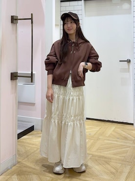 ZIPショートフーディ 588894を使った人気ファッション