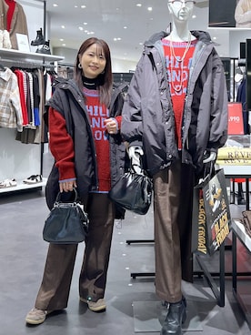 「LAKOLE（ラコレ）の裏起毛タックイージーパンツ / 591128（スラックス）」を使った、emaさん（レディース・155cm）の秋コーディネート