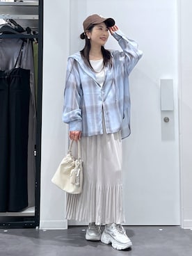 「アイテム（ポーチ）」を使った、emaさん（レディース・155cm）の春コーディネート