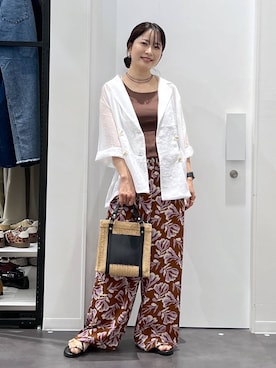 「LAKOLE（ラコレ）のアソートプリントイージー / 1023223（その他パンツ、ブラウン系）」を使った、emaさん（レディース）の夏コーディネート