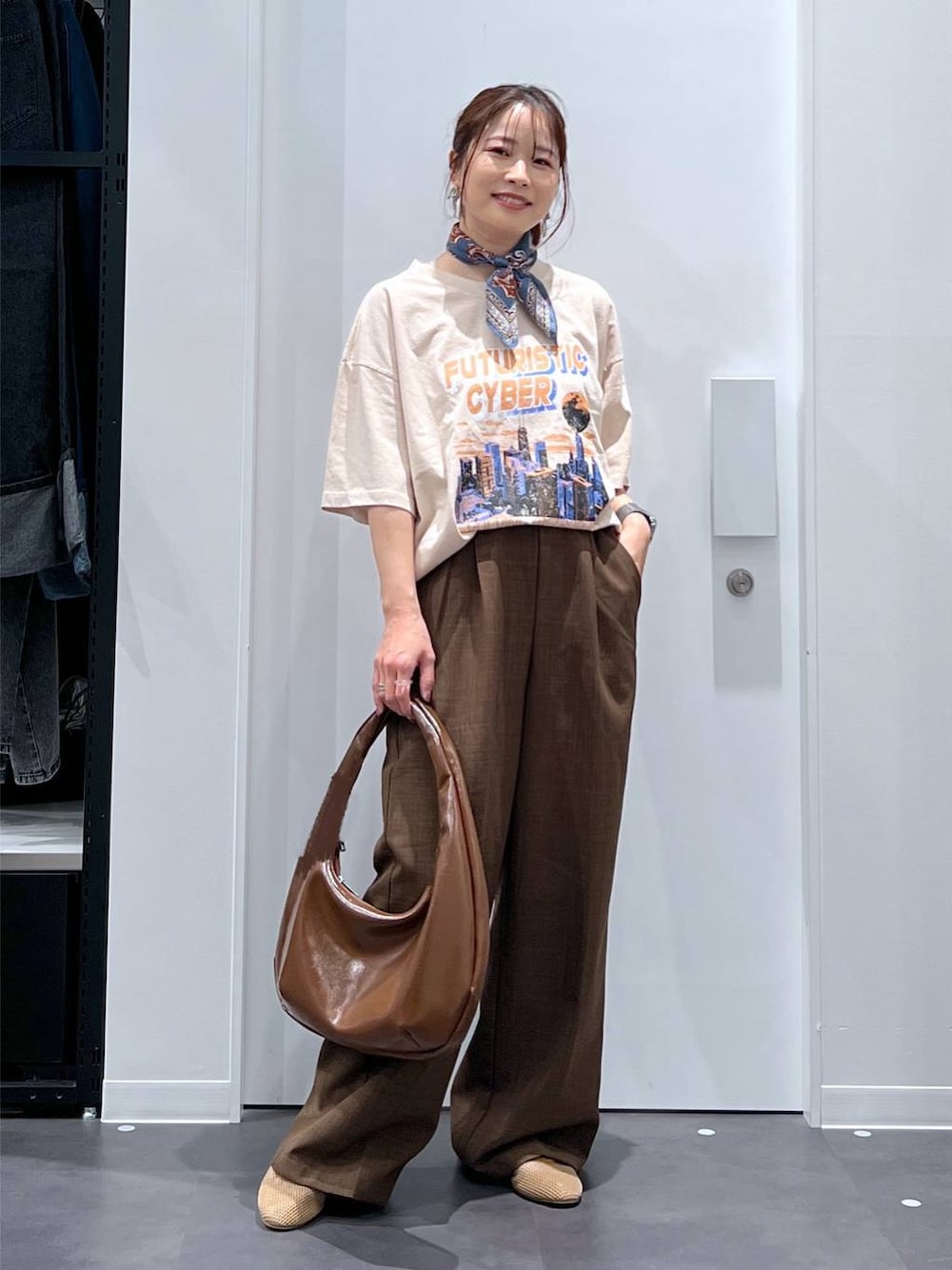 LAKOLE（ラコレ）の「エナメルオーバルワンショルダーバッグ / 283542