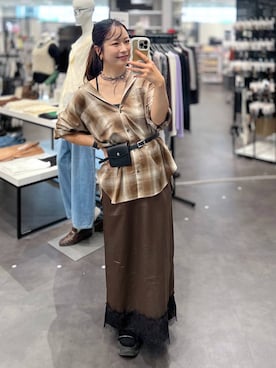 「LAKOLE（ラコレ）のアイテム（スカート）」を使った、emaさん（レディース・155cm）の秋コーディネート