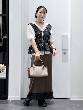 「LAKOLE（ラコレ）のタンクソールストレッチブーツ / 1043921（ブーツ、ブラック系）」を使った、emaさん（レディース）の秋コーディネート