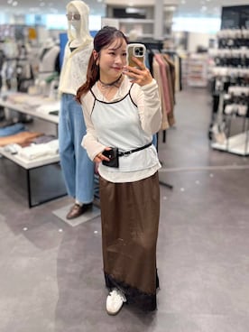 「LAKOLE（ラコレ）のアイテム（スカート）」を使った、emaさん（レディース・155cm）の秋コーディネート