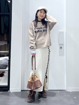 「アイテム（スカート、ベージュ系）」を使った、emaさん（レディース・155cm）の冬コーディネート