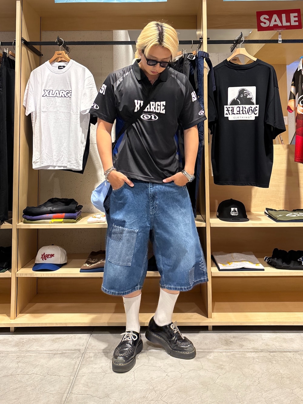「XLARGEのCUSTOM DENIM SHORT PANTS（その他パンツ、ブルー系）」を使った、muさん（骨格ストレート・メンズ・185cm）の夏コーディネートの1枚目の写真