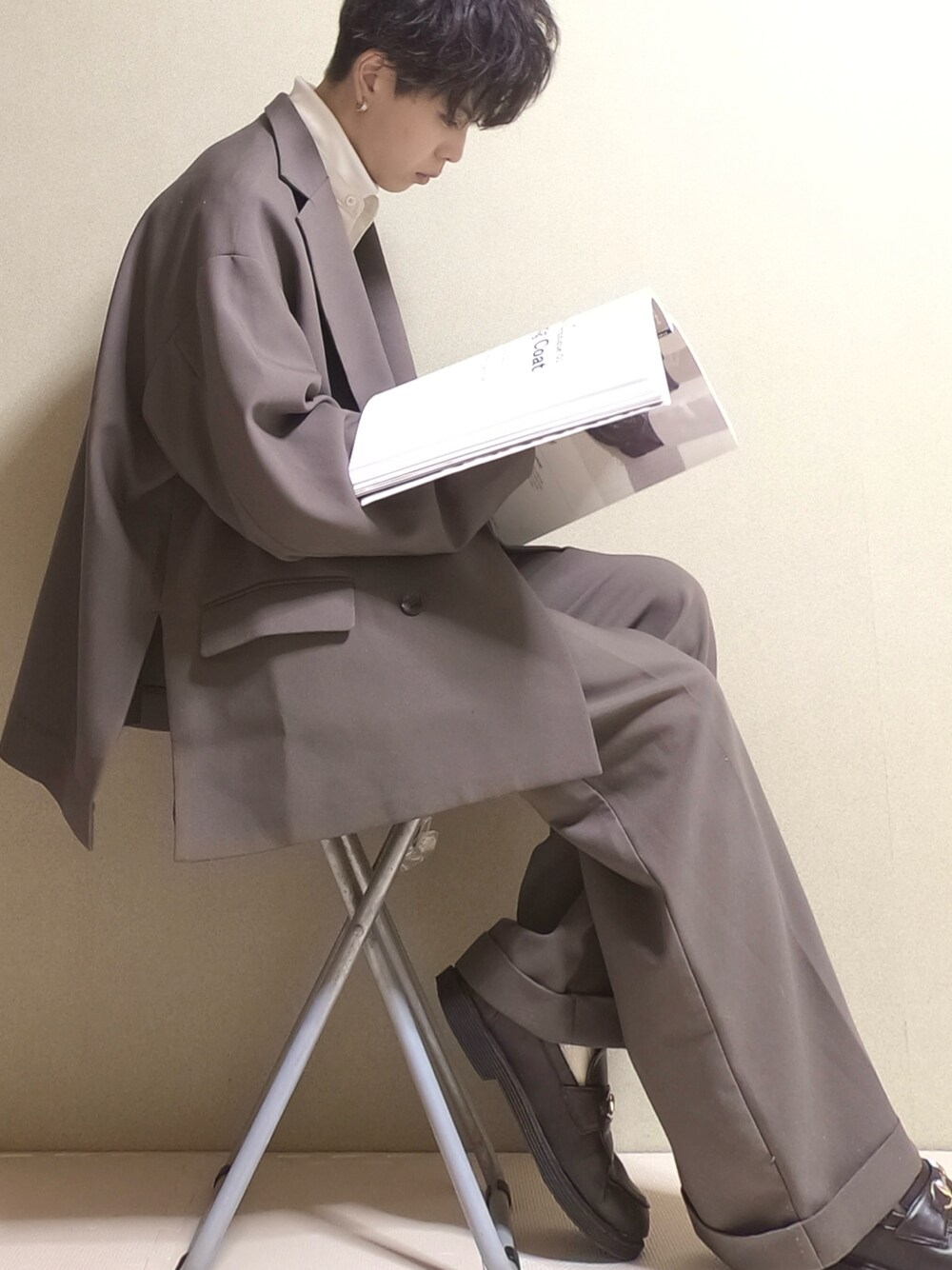 「重ね着ベストシーズン、WEARyouthコーデ、シンプルスタイル、シンプル、休日スタイル、休日コーデ、オーバーサイズ、革靴、お洒落さんと繋がりたい、キレイめ、セットアップ、オトナカジュアル、淡色コーデ、大人カジュアル」｜「soerteのテーラードジャケット（テーラードジャケット、ブラウン系）」を使った、ᴴᴵᴮᴵᴷᴵさん（メンズ・170cm）の秋コーディネートの1枚目の写真