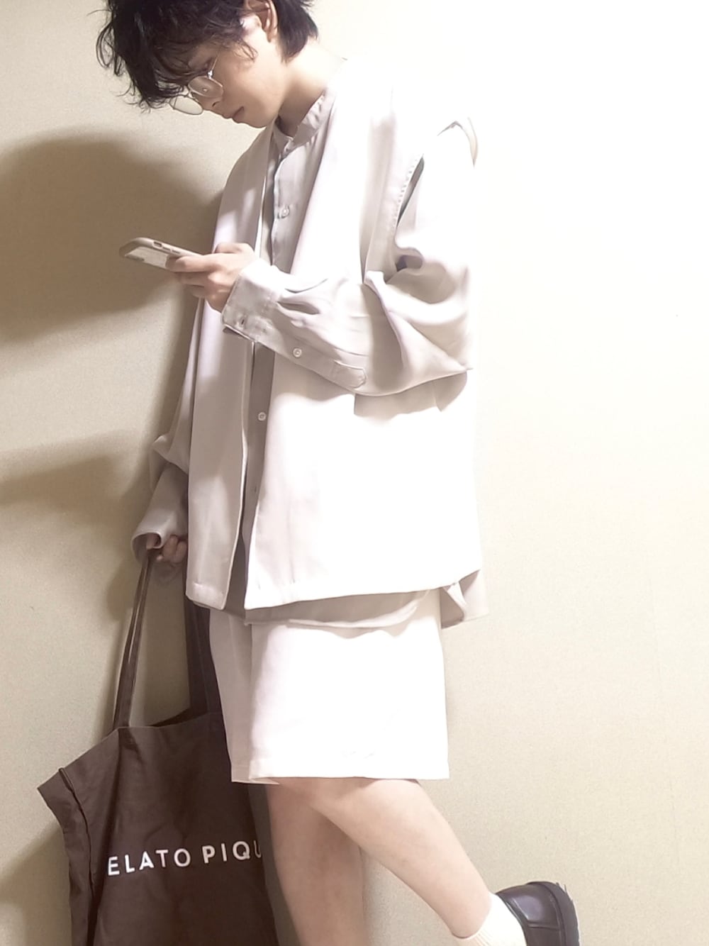 「ハーフパンツ、カジュアルコーデ、オトナカジュアル、秋服、休日スタイル、ラフコーデ、お出かけコーデ、秋服準備はじめました、淡色コーデ、リラックススタイル、ベスト」｜「forksy.の【forksy.】リネンライクセットアップ ベスト＆センタープレスショートパンツ（2点セット）（セットアップ、ホワイト系）」を使った、ᴴᴵᴮᴵᴷᴵさん（メンズ・170cm）の秋コーディネートの1枚目の写真