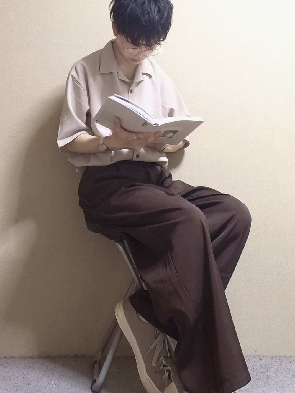 「大人コーデ、秋冬コーデ、シンプルコーデ、スラックス、服好きな人と繋がりたい、秋コーデ、秋服まるっと大公開、ビッグシルエット、いいね、save、フォローお願いします🤑、キレイめコーデ、淡色コーデ」｜「EMMA CLOTHESのアイテム（シャツ/ブラウス、ベージュ系）」を使った、ᴴᴵᴮᴵᴷᴵさん（メンズ・170cm）の秋コーディネートの1枚目の写真