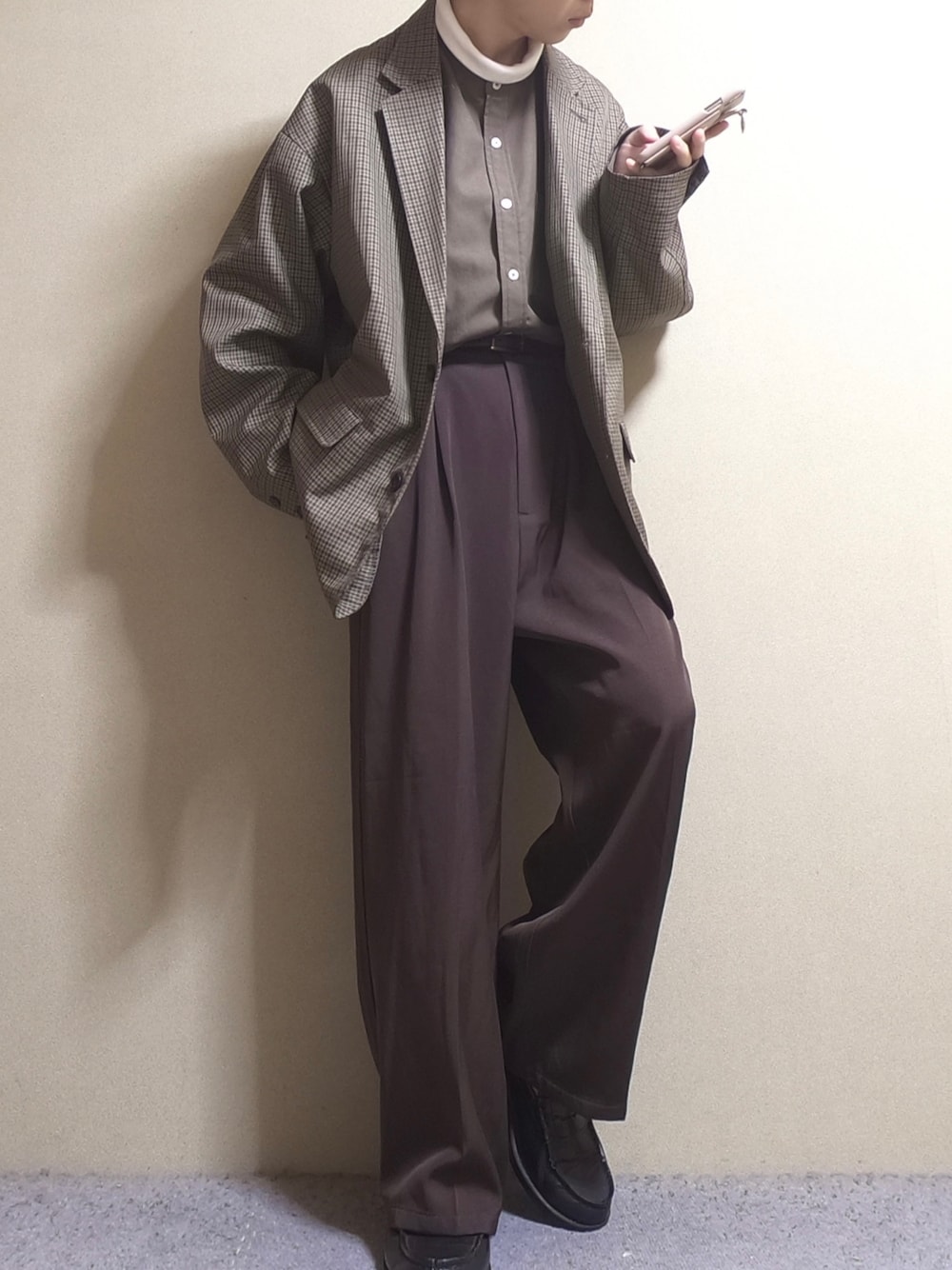 「秋服まるっと大公開、ブラウン、ジャケット、レイヤードスタイル、メンズコーデ、秋服準備はじめました、初秋コーデ、休日コーデ、オトナカジュアル、おでかけコーデ、お洒落さんとつながりたい、メンズファッション、ブラウンコーデ、淡色コーデ」｜「FREAK'S STOREのアイテム（テーラードジャケット、ベージュ系）」を使った、ᴴᴵᴮᴵᴷᴵさん（メンズ・170cm）の秋コーディネートの1枚目の写真