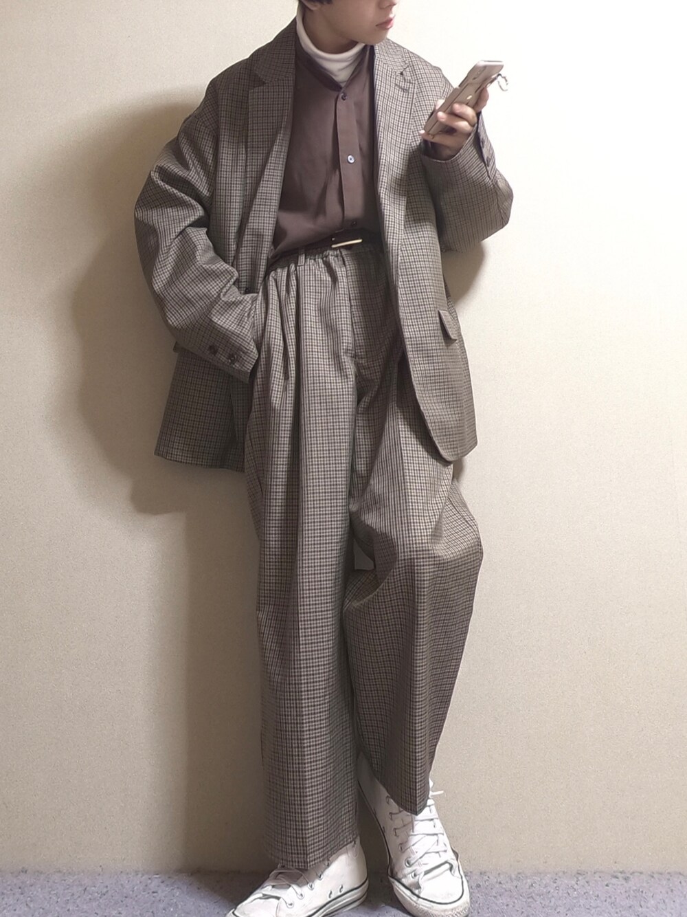 「秋服まるっと大公開、ブラウン、ジャケット、レイヤードスタイル、秋服、メンズコーデ、秋服準備はじめました、キレイめ、メンズファッション、お洒落さんとつながりたい、淡色コーデ」｜「FREAK'S STOREのアイテム（テーラードジャケット、ベージュ系）」を使った、ᴴᴵᴮᴵᴷᴵさん（メンズ・170cm）の秋コーディネートの1枚目の写真