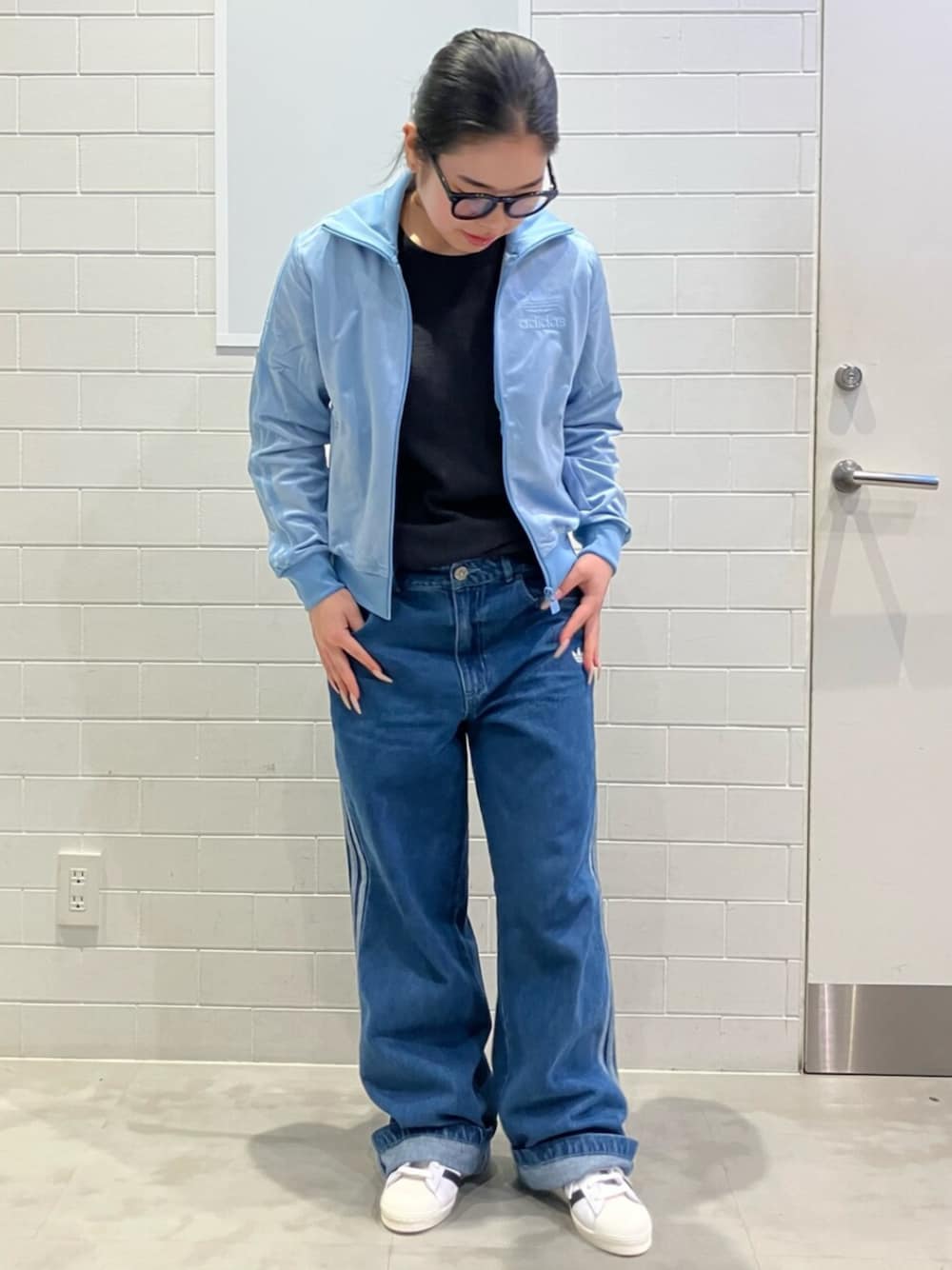 アディカラー デニム スリーストライプス トラックパンツ / アディダス