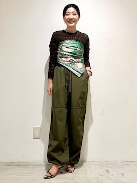 「シップス」｜「アイテム（カーゴパンツ）」を使った、土倉さん（レディース・154cm）の秋コーディネート