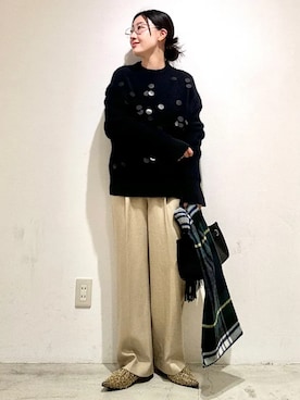 「SHIPS（シップス）の〈手洗い可能〉TUMUGITO(R) シャーク ツイード タック パンツ（その他パンツ、ベージュ系）」を使った、土倉さん（レディース・154cm）の冬コーディネート