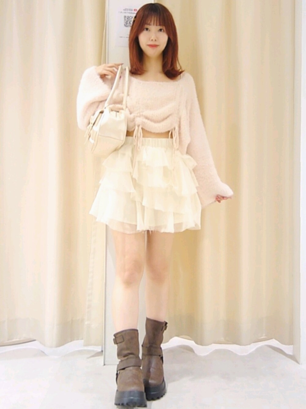 「ナイスクラップ、nice claup、one after another NICE CLAUP、骨格ウェーブ、イエベ春、低身長、152cm、デートコーデ、淡色コーデ、テーマパークコーデ、お出かけコーデ、秋コーデ、大人かわいい、モテ、ボストンバッグ」｜「one after another NICE CLAUPのドロストニットトップス（ニット/セーター、ピンク系）」を使った、ばらさん（レディース・152cm）の秋コーディネートの1枚目の写真